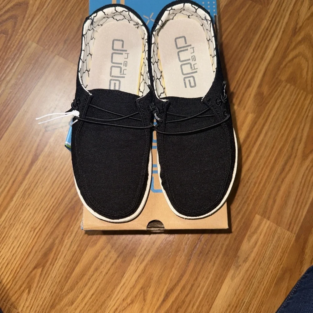 NWT Hey Dudes Youth Size 2 - Picture 1 of 8
